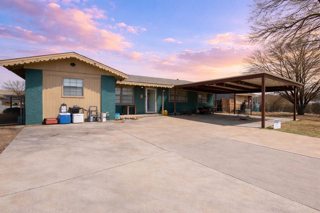 2927 E Baylor Street, Lubbock, TX 79403