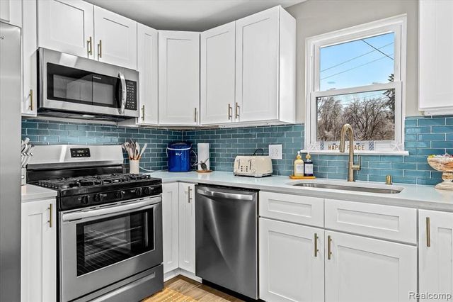 9115 Gale Road, White Lake, MI 48386