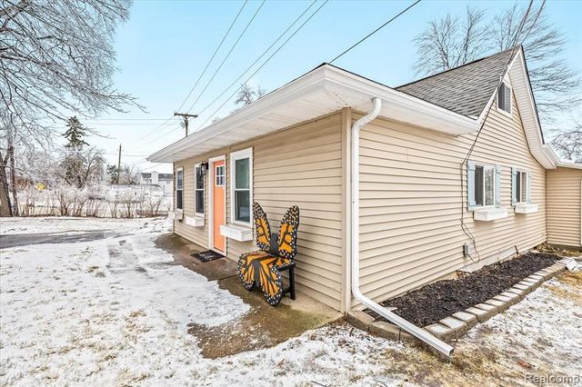 9115 Gale Road, White Lake, MI 48386