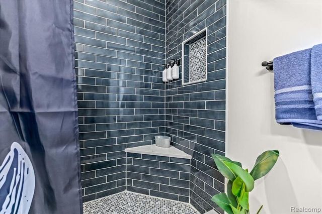 9115 Gale Road, White Lake, MI 48386