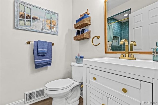 9115 Gale Road, White Lake, MI 48386