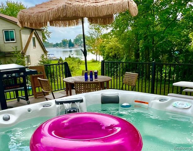 9115 Gale Road, White Lake, MI 48386