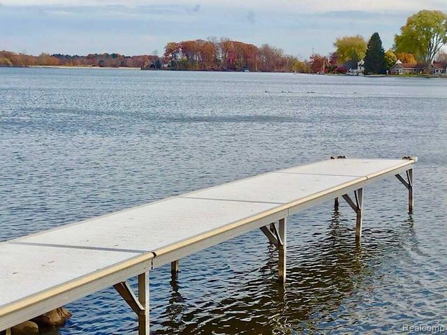 9115 Gale Road, White Lake, MI 48386