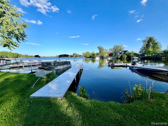 9115 Gale Road, White Lake, MI 48386