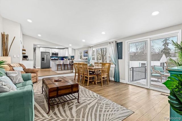 9115 Gale Road, White Lake, MI 48386