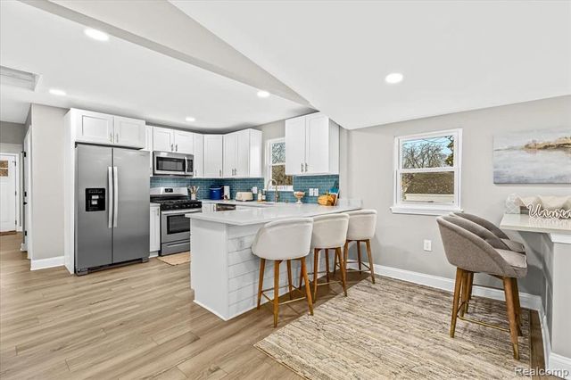 9115 Gale Road, White Lake, MI 48386