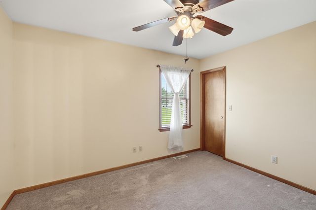 1905 Creekside Court, Valparaiso, IN 46383