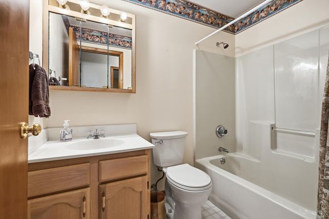 1905 Creekside Court, Valparaiso, IN 46383