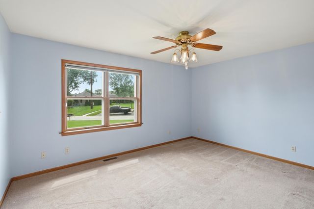 1905 Creekside Court, Valparaiso, IN 46383