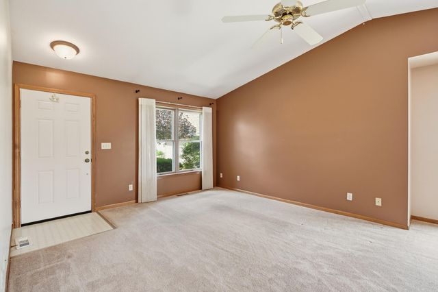 1905 Creekside Court, Valparaiso, IN 46383