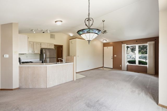 1905 Creekside Court, Valparaiso, IN 46383