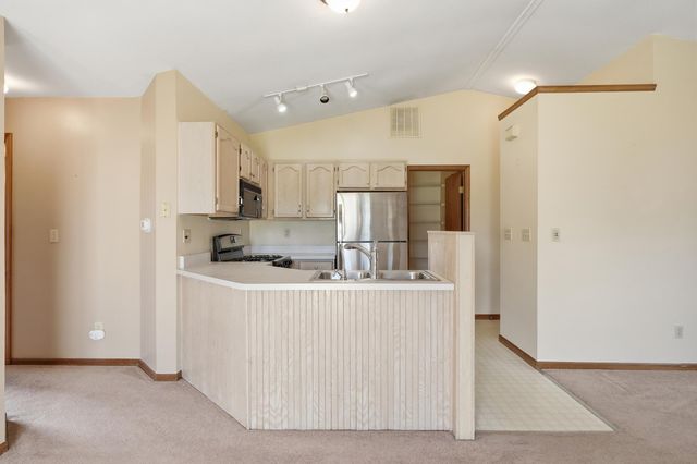 1905 Creekside Court, Valparaiso, IN 46383