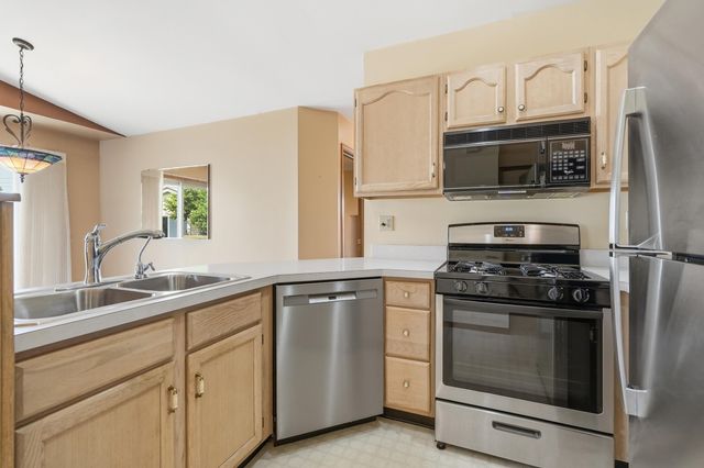 1905 Creekside Court, Valparaiso, IN 46383