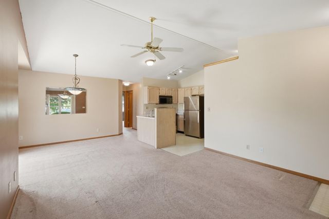 1905 Creekside Court, Valparaiso, IN 46383