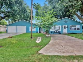 683 Water View Drive, Livingston, TX 77351