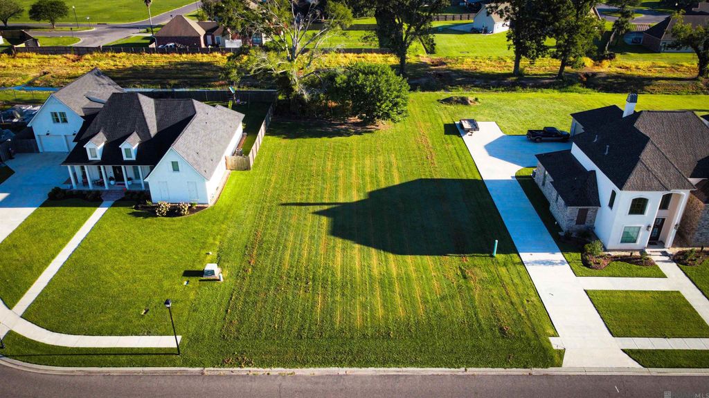 2218 Silverstone Ave, Port Allen, LA 70767