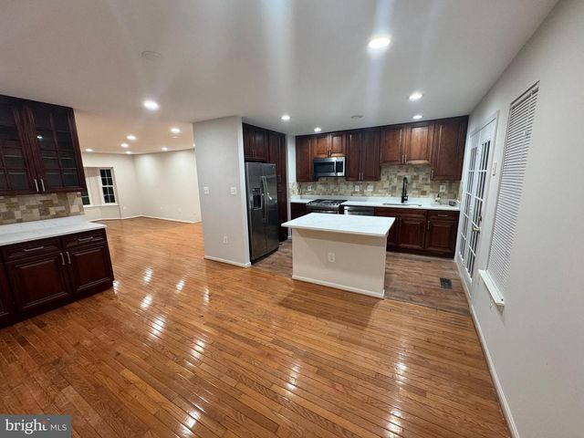 14024 ADOLPHUS DR, Centreville, VA 20121