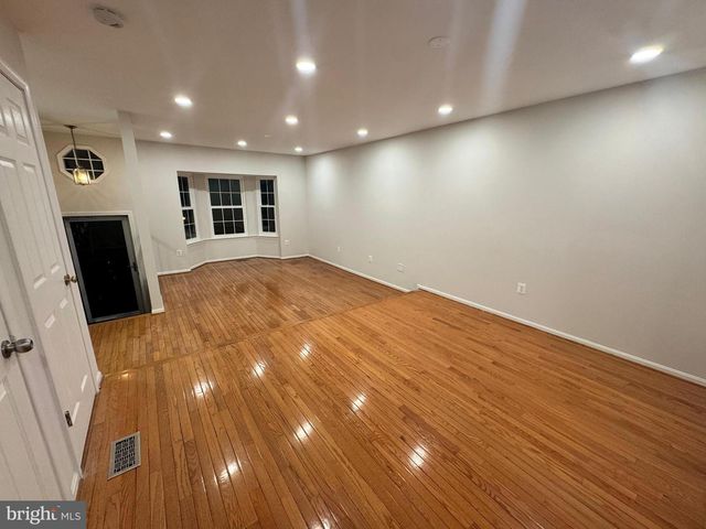 14024 ADOLPHUS DR, Centreville, VA 20121