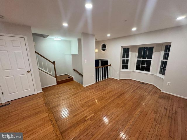 14024 ADOLPHUS DR, Centreville, VA 20121