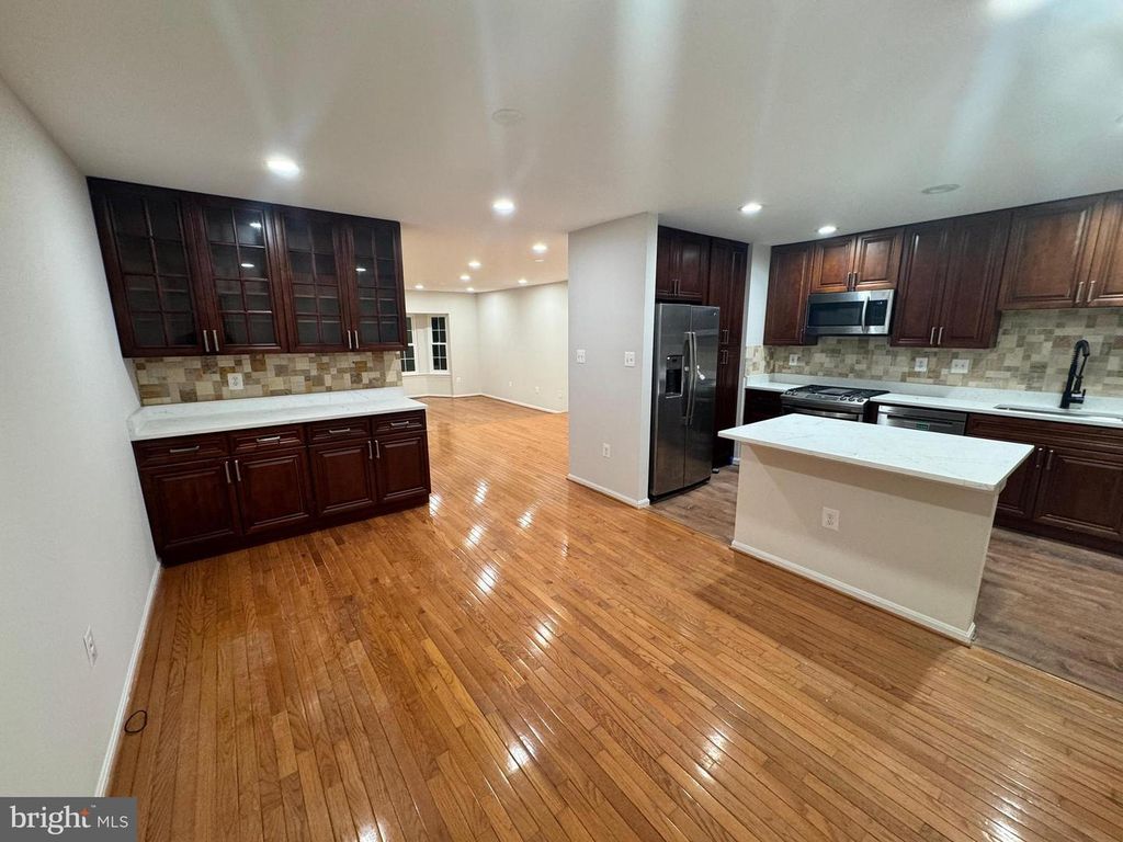 14024 ADOLPHUS DR, Centreville, VA 20121