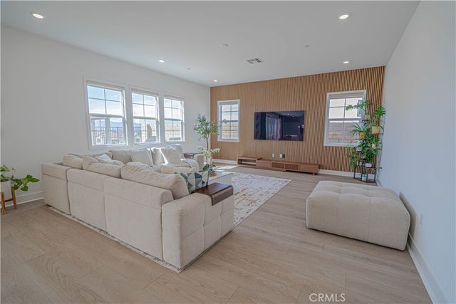 24372 Calle La Roca, Valencia, CA 91354