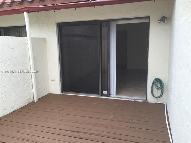 331 Ives Dairy Rd 331-10, Miami, FL 33179