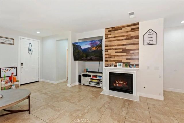 15723 Parkhouse 19, Fontana, CA 92336