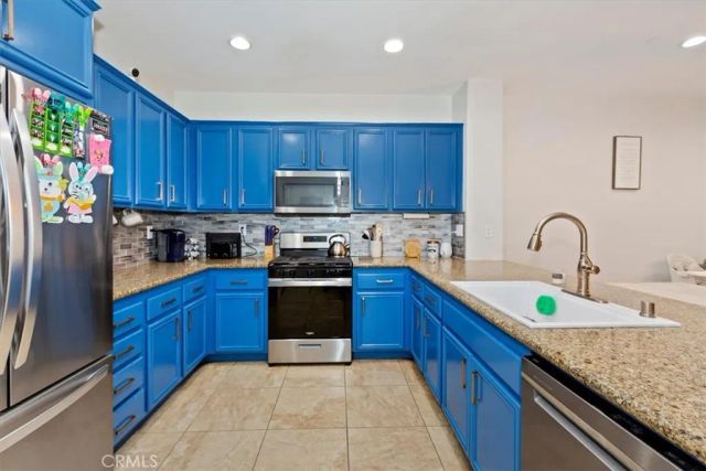 15723 Parkhouse 19, Fontana, CA 92336