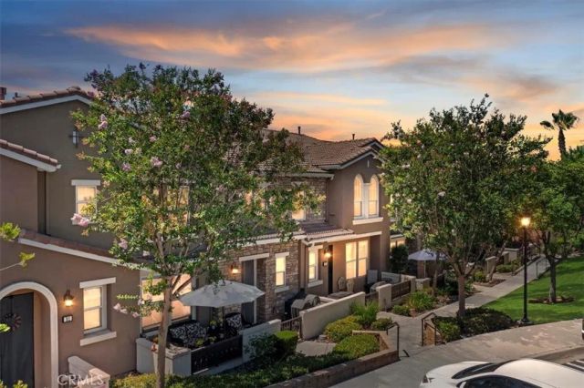 15723 Parkhouse 19, Fontana, CA 92336