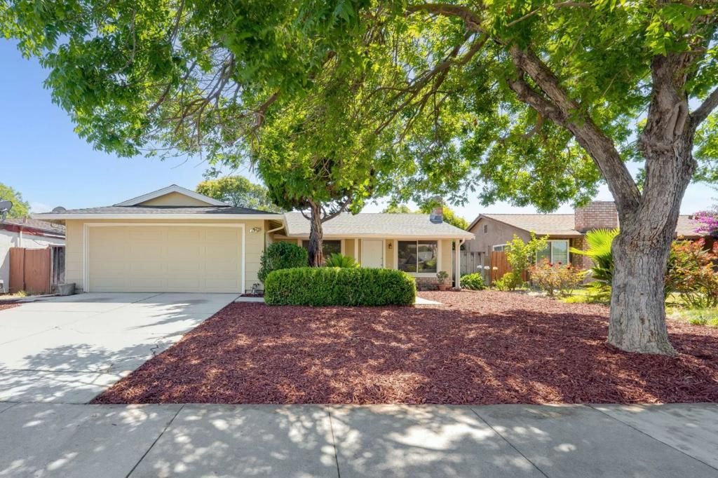 Image 1 of property listing at 2403 Ridgeglen Way, San Jose, CA 95133