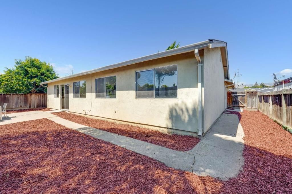 Image 25 of property listing at 2403 Ridgeglen Way, San Jose, CA 95133
