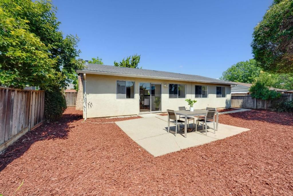 Image 28 of property listing at 2403 Ridgeglen Way, San Jose, CA 95133