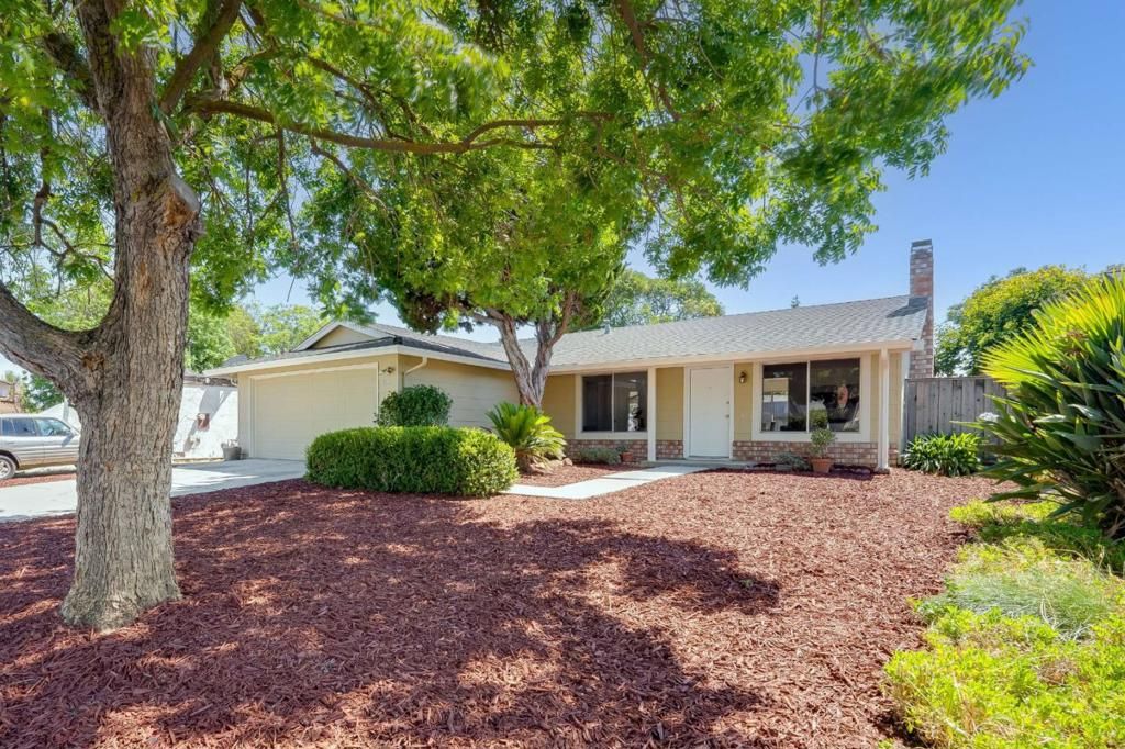 Image 3 of property listing at 2403 Ridgeglen Way, San Jose, CA 95133