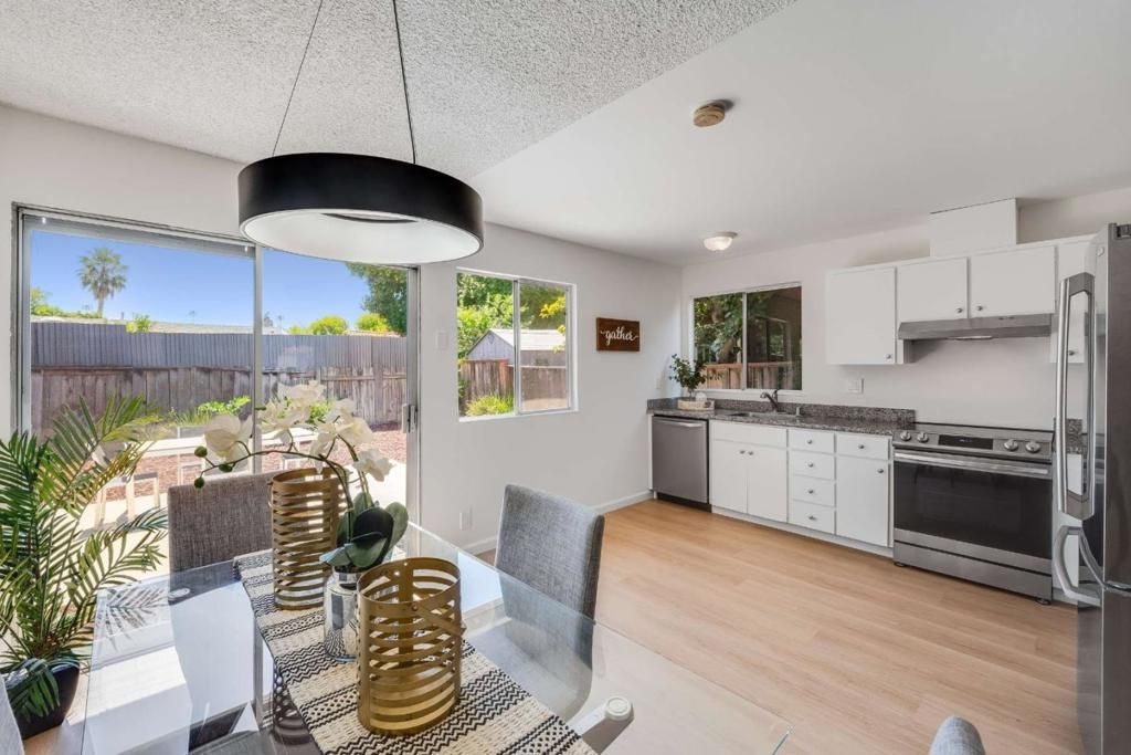 Image 9 of property listing at 2403 Ridgeglen Way, San Jose, CA 95133