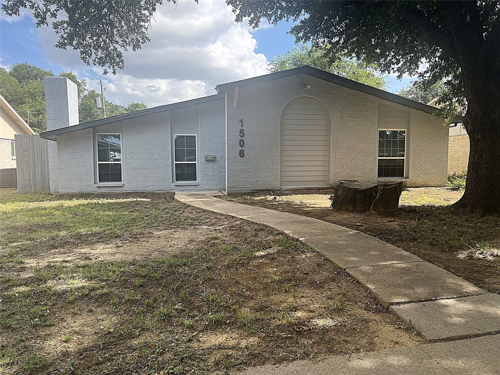 1506 Carnation Drive, Lewisville, TX 75067