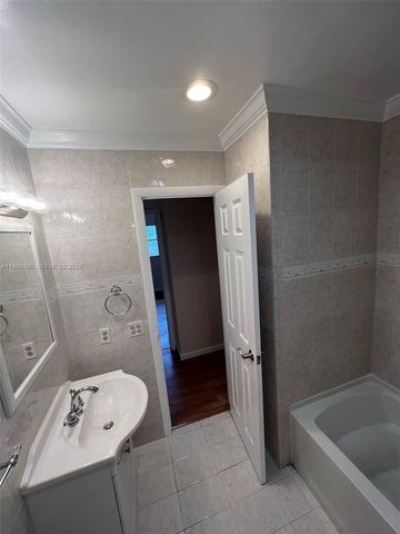 2605 NW 47th Ter 103, Lauderdale Lakes, FL 33313