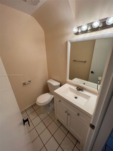 2605 NW 47th Ter 103, Lauderdale Lakes, FL 33313