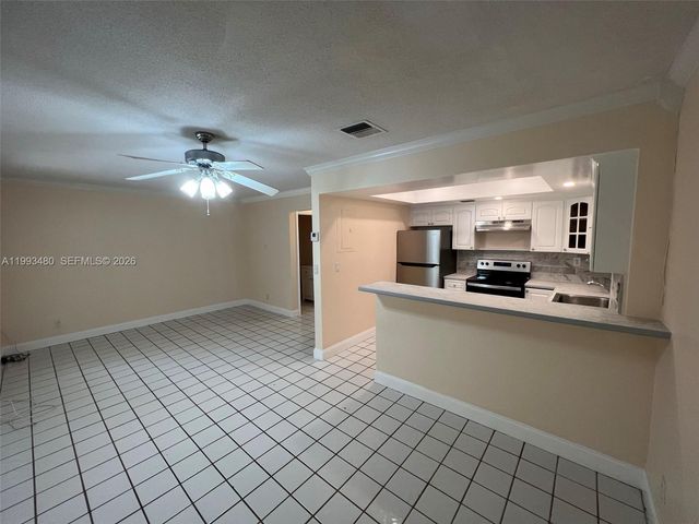 2605 NW 47th Ter 103, Lauderdale Lakes, FL 33313