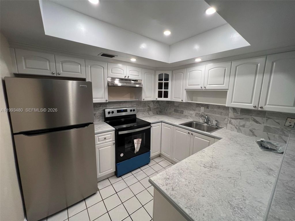 2605 NW 47th Ter 103, Lauderdale Lakes, FL 33313