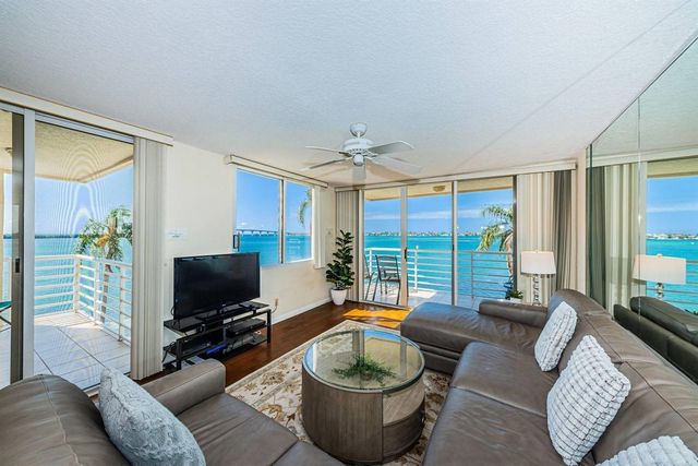 6105 BAHIA DEL MAR CIRCLE 382, St Petersburg, FL 33715