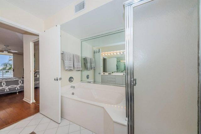 6105 BAHIA DEL MAR CIRCLE 382, St Petersburg, FL 33715