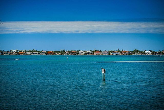 6105 BAHIA DEL MAR CIRCLE 382, St Petersburg, FL 33715