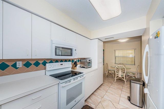 6105 BAHIA DEL MAR CIRCLE 382, St Petersburg, FL 33715