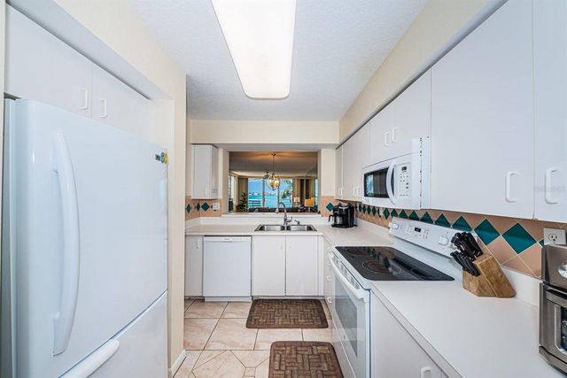 6105 BAHIA DEL MAR CIRCLE 382, St Petersburg, FL 33715