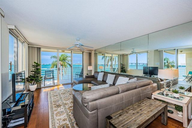 6105 BAHIA DEL MAR CIRCLE 382, St Petersburg, FL 33715