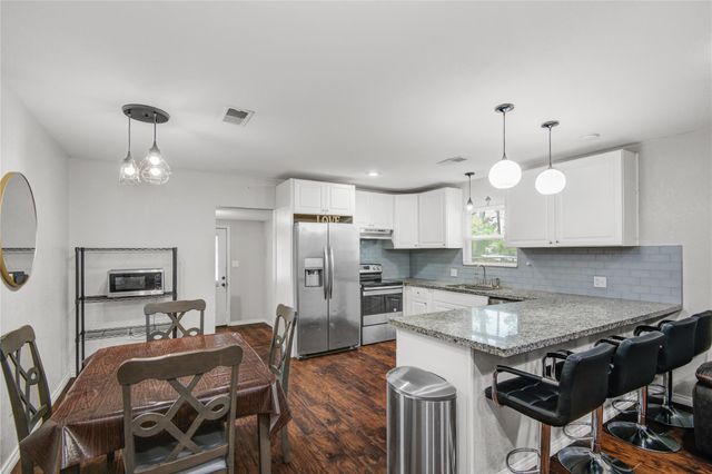 1011 11th Street N, Texas City, TX 77590