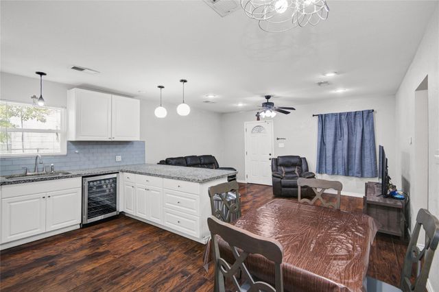 1011 11th Street N, Texas City, TX 77590