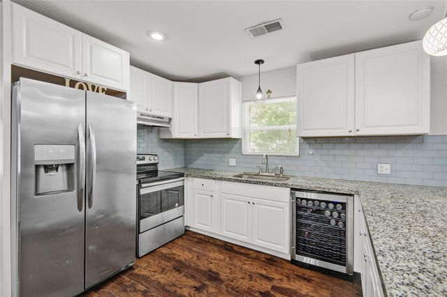1011 11th Street N, Texas City, TX 77590