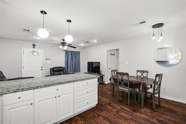1011 11th Street N, Texas City, TX 77590