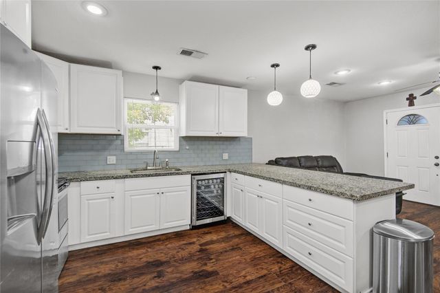 1011 11th Street N, Texas City, TX 77590